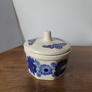 Vintage: Ceramiczna Maselnica / Pojemnik Włocławek – Ręcznie Malowany