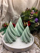 Pięny zestaw świec świeczek skręcone choinki na gipsowej podstawce