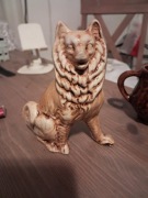 rzeźba przedstawiająca psa 