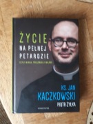 Życie na pełnej petardzie. Ks. Jan Kaczkowski. 