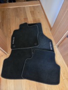 Welurowe oryginalne dywaniki welurowe Skoda Octavia III FL