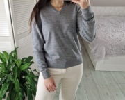 Uniqlo szary wełniany cienki sweter w serek 100% wełna S