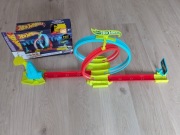 Hot Wheels Neon Speeders, Neonowa Superpętla, zestaw do zabawy z autkiem
