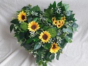 stroik na grób cmentarz serce słoneczniki kwiaty kompozycja dedykacja