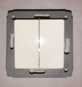 Łącznik podwójny świecznikowy LEGRAND CARIVA biały - używany