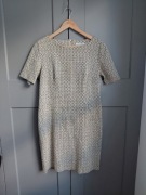 Piękna kremowa sukienka Quiosque 40/L midi geometryczna wiosna