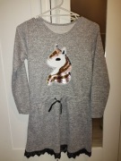 Sukienka z przemiennym jednorożcem