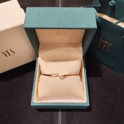 Sztywna bransoletka YES w kolorze złotym. Nowa!