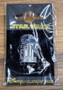 STAR WARS R2D2, Disneyland Paris - pin z 2010 roku