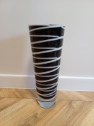 Szklany wazon czarno biały w paski, wysokość 34 cm, grube szkło