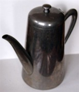 Dzbanek 2 L sygnowany 