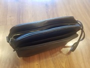 Saszetka męska z paskiem na dłoń