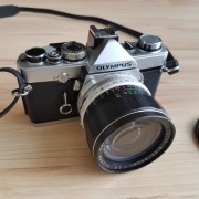 Olympus OM-1 z obiektywem 28mm 2,8