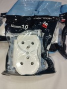 Gniazdo podtynkowe  podwójne Simon 10 z uziemieniem