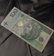 Banknot 100 zł z godziną śmierci Jana Pawła ll 21:37 