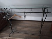 Solidny wieszak metalowy kuty