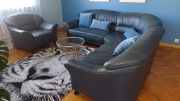 Skórzany komplet wypoczynkowy – sofa narożna + fotele
