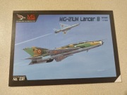 Model kartonowy MiG 21 UM Lancer 