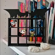 Wyjątkowy Stojak na Figurki Kinder Joy DC