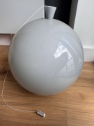 Lampa designerska balon BROKIS pokoj dziecka sufit opal szara glossy