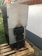 Piec kocioł na pelet drzewo. Z podajnikiem wegiel