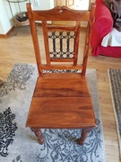 Krzesła w stylu kolonialnym