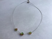 skromny naszyjnik z koralikami