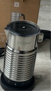 Nespresso Aeroccino 4 – spieniacz do mleka, srebrny.