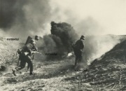 Zdjęcie pionierzy szturmowi WH z miotaczem ognia szturm Front Wschodni 1942