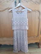 Sukienka beżowa koronka