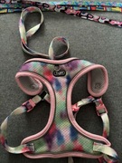 Wygodne oddychające i regulowane szelki  (klatka 44-55cm) ze smyczą