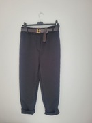 Spodnie czarne z brązowym paskiem 