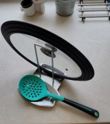 Stojak, podpórka na pokrywkę, łyżkę, widelec, chochelkę 