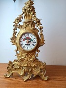 Zegar kominkowy, bogato zdobiony - mosiądz