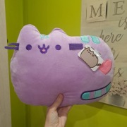 Pusheen poduszka fioletowa z serduszkiem 