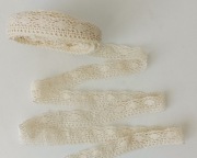 Koronka z okresu PRL-u kolor ecru wysokość 2 cm kolor ecru bawełna 