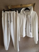 Komplet damski dresowy typ masełko biały/śmietanka bluza z kapturem spodnie