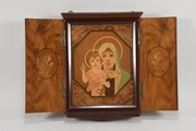 Mały ołtarzyk, drewno, tryptyk, intarsja św.Matki Bożej z dzieciątkiem