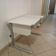 Biurko z regulacją wysokości i pochylenia KETTLER z kółkami