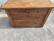 Drewniana komoda z szufladami – solidna, klasyczny styl