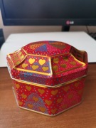 Ozdobna metalowa puszka kształt karuzela z wesołego  m. 