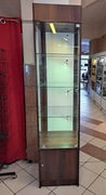 Elegancka witrynka regał szklany do ekspozycji towaru lub do domu