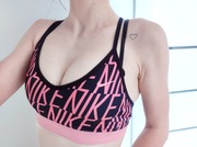 Top crop braletka biustonosz Nike