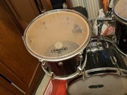 Zestaw Perkusyjny Mapex z czarną okleiną. Perkusja