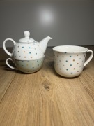 Czajniczek z filiżanką i filiżanka livello biała