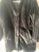 Czarne sztuczne futro | Pull&Bear |