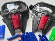 Maski ochronne Nerf dwie sztuki, zapas strzałek, magazynek na rękę