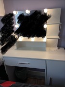 Biała Toaletka do makijażu