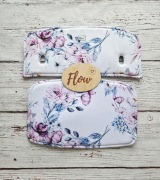 wodoodporna wkładka do krzesełka Kinderkraft Livy oraz Igee wzór Kwiaty