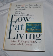 LOW FAT LIVING ROBERT K. COOPER with LESLIE COOPER